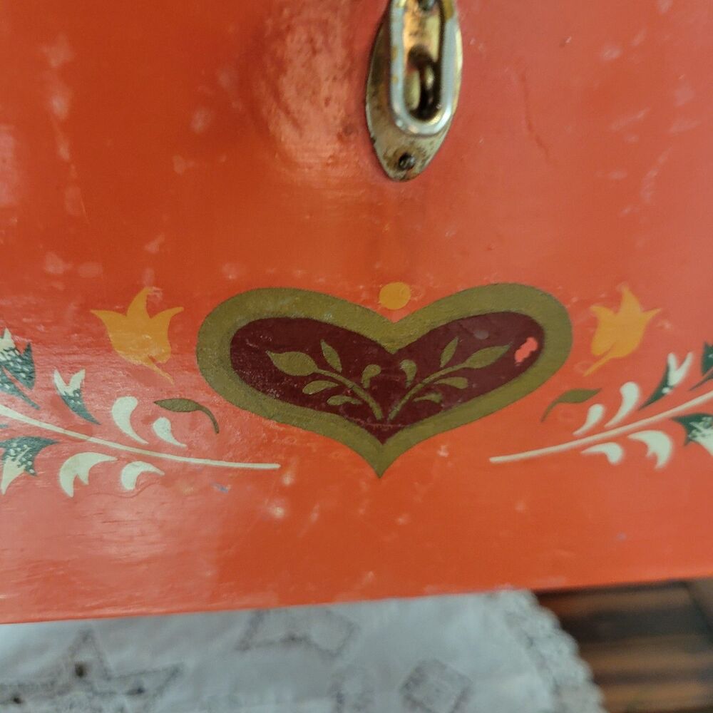 Vintage Pennsylvania Dutch Stenciled Heart Wooden Chest Box Folk Art 14.5” FLAW - Picture 9 of 16